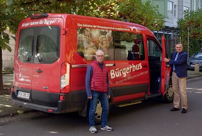 Uwe Pfeiffer mit Bürgerbus